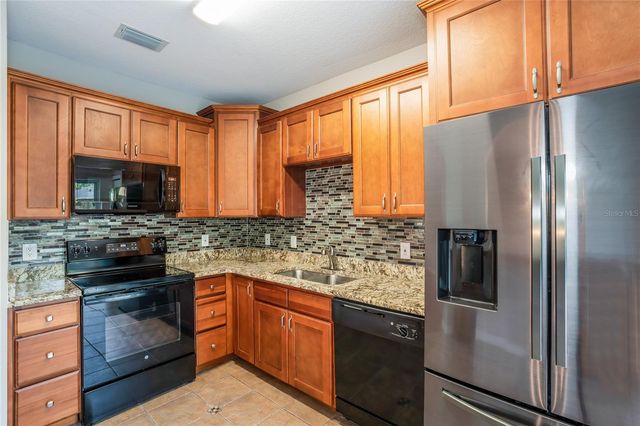1011 LAKE SHORE RANCH DRIVE, Seffner, FL 33584