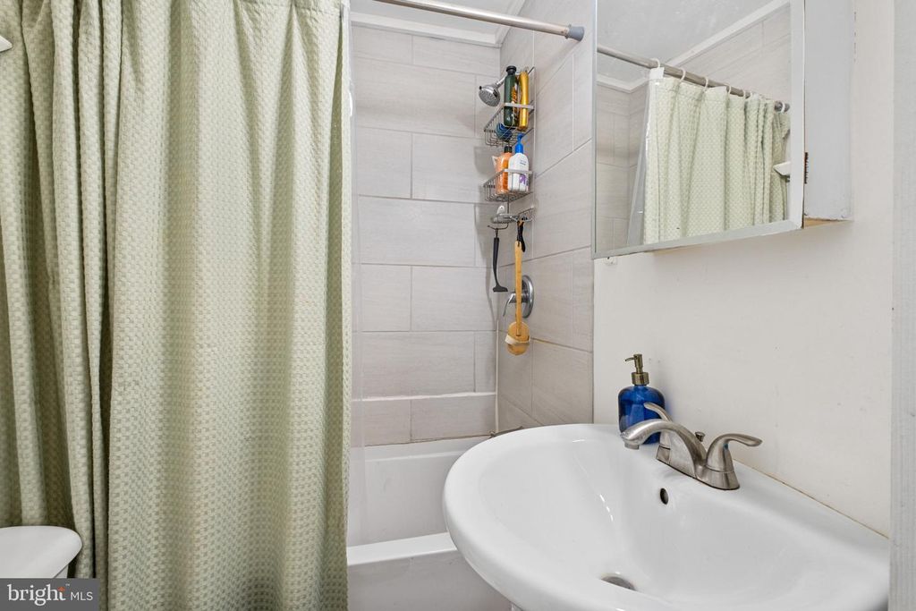 Image 12 of property listing at 728 JACKSON ST, Salisbury, MD 21804