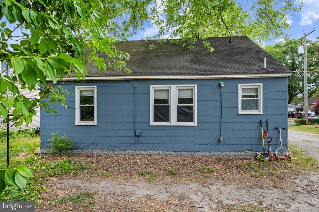 Image 21 of property listing at 728 JACKSON ST, Salisbury, MD 21804
