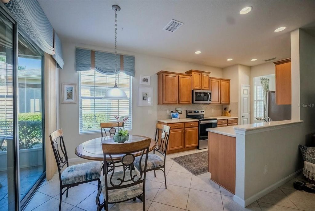 Image 12 of property listing at 6751 SW 91ST CIRCLE, Ocala, FL 34481