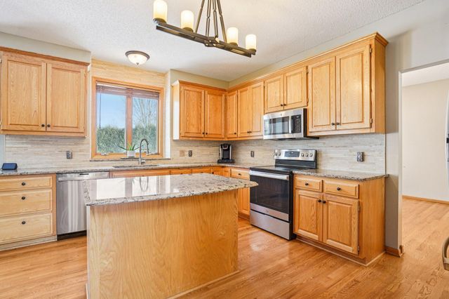 16176 Hawthorn Path, Lakeville, MN 55044