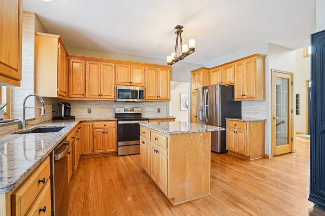 16176 Hawthorn Path, Lakeville, MN 55044