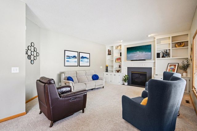 16176 Hawthorn Path, Lakeville, MN 55044