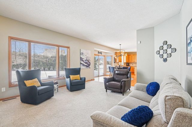 16176 Hawthorn Path, Lakeville, MN 55044