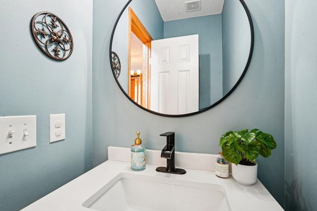 16176 Hawthorn Path, Lakeville, MN 55044