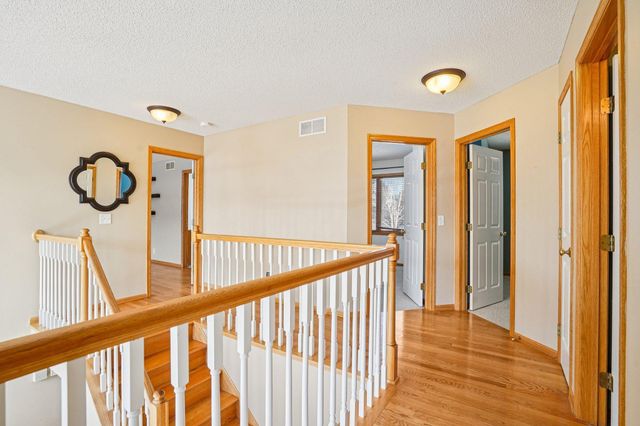 16176 Hawthorn Path, Lakeville, MN 55044