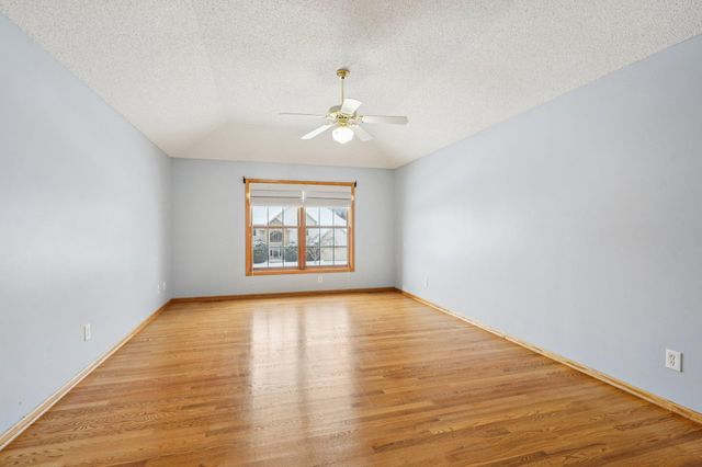 16176 Hawthorn Path, Lakeville, MN 55044