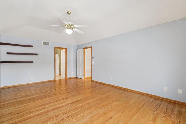 16176 Hawthorn Path, Lakeville, MN 55044