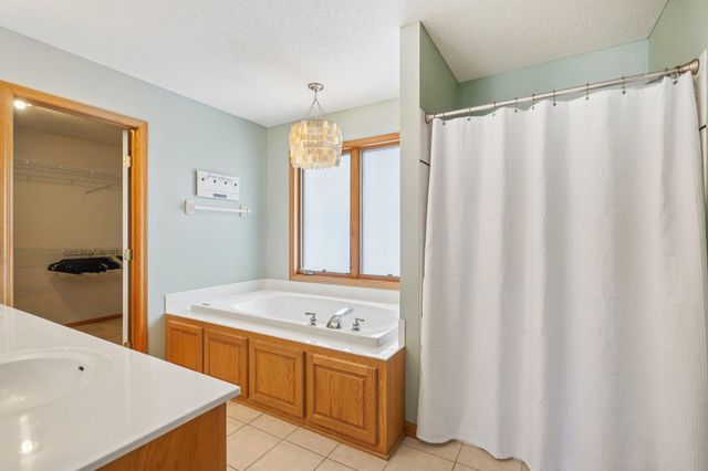 16176 Hawthorn Path, Lakeville, MN 55044