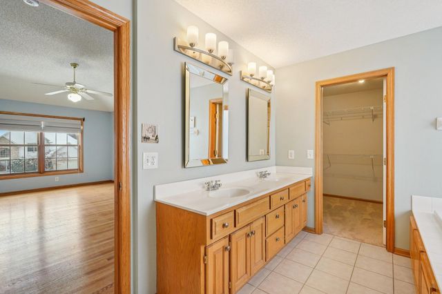 16176 Hawthorn Path, Lakeville, MN 55044