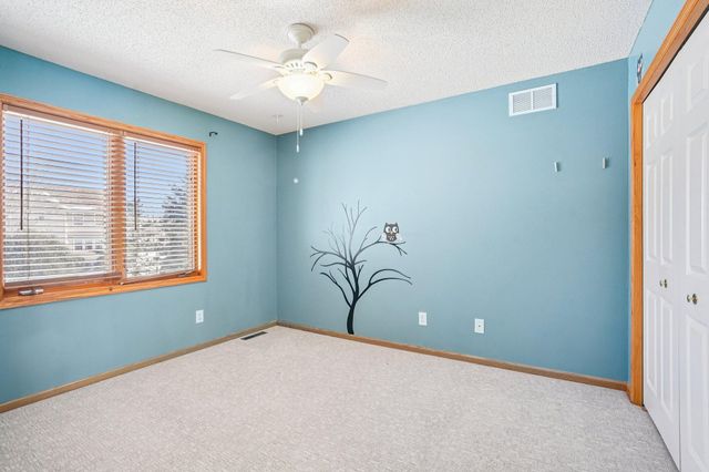 16176 Hawthorn Path, Lakeville, MN 55044