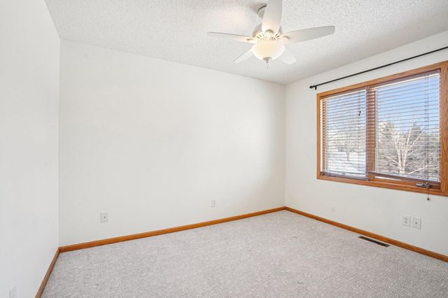 16176 Hawthorn Path, Lakeville, MN 55044