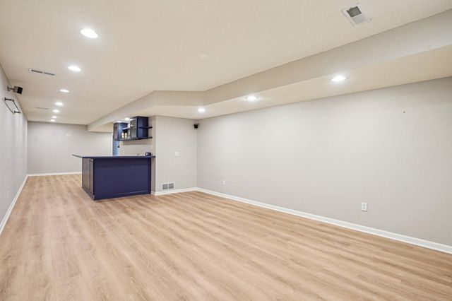 16176 Hawthorn Path, Lakeville, MN 55044