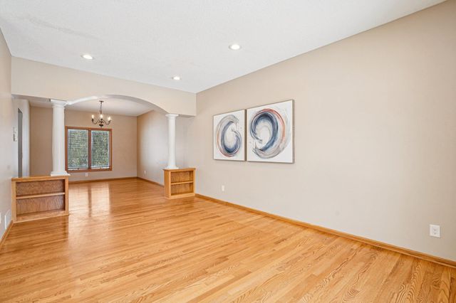 16176 Hawthorn Path, Lakeville, MN 55044