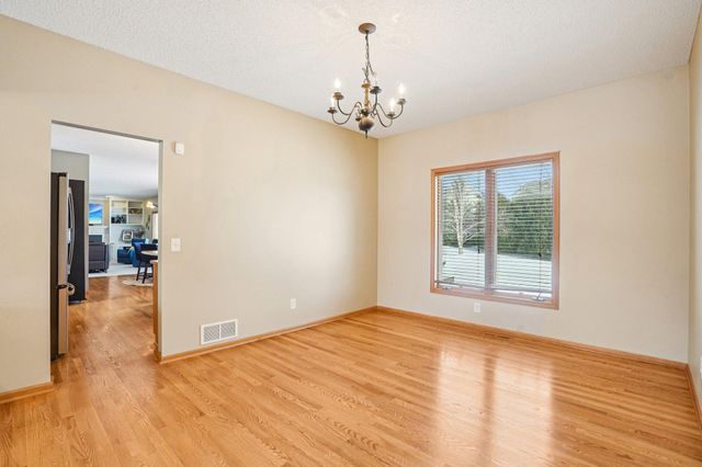 16176 Hawthorn Path, Lakeville, MN 55044