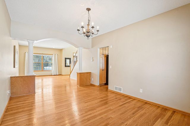 16176 Hawthorn Path, Lakeville, MN 55044