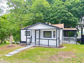 3718 W 7th Ave, West Mayfield, PA 15010
