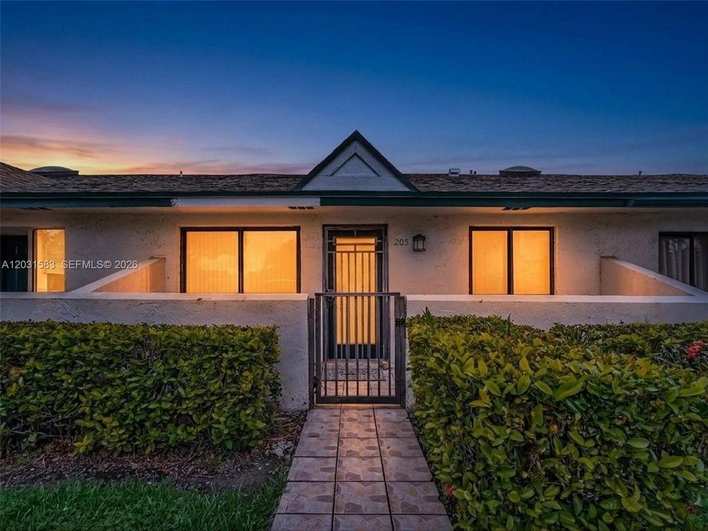 10828 SW 72nd Street 205, Miami, FL 33173