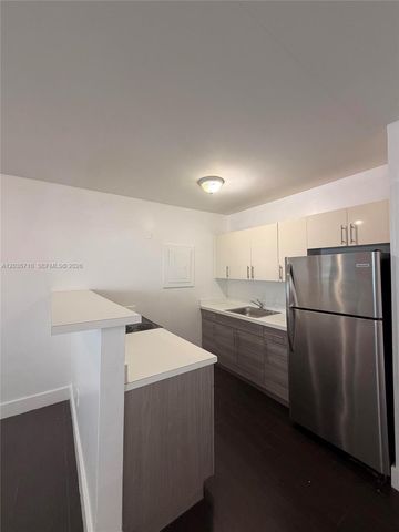 1040 NW 3RD 5, Miami, FL 33136