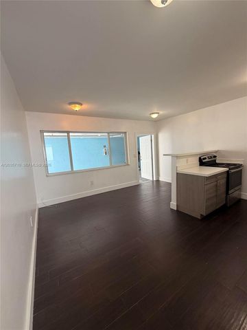 1040 NW 3RD 5, Miami, FL 33136