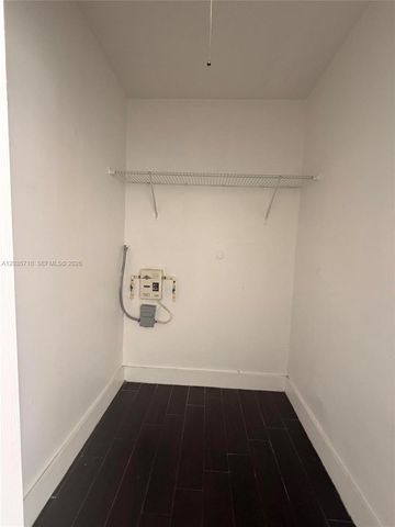 1040 NW 3RD 5, Miami, FL 33136