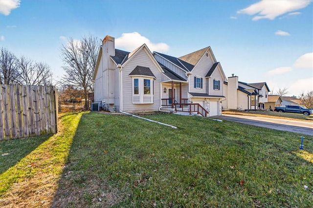 205 W Laredo Trail, Raymore, MO 64083