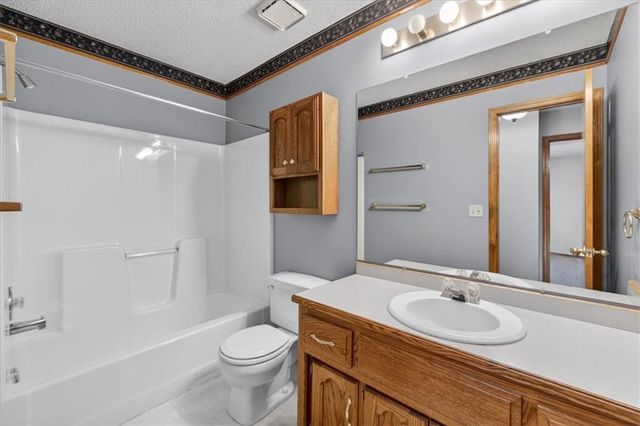 205 W Laredo Trail, Raymore, MO 64083