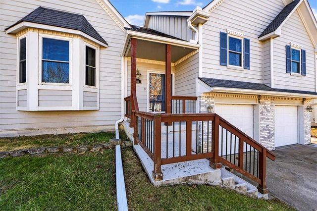 205 W Laredo Trail, Raymore, MO 64083