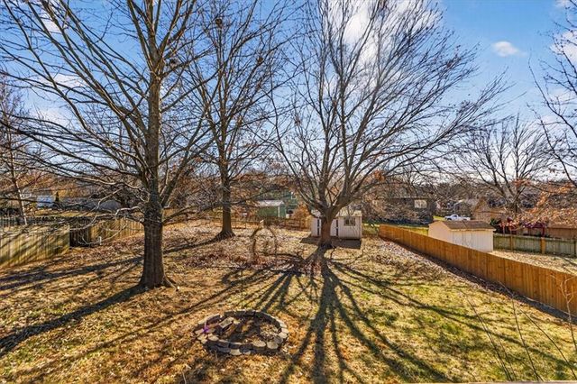 205 W Laredo Trail, Raymore, MO 64083