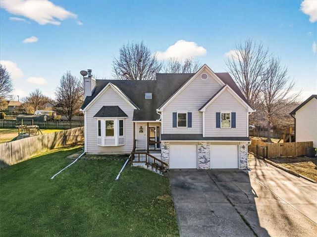 205 W Laredo Trail, Raymore, MO 64083