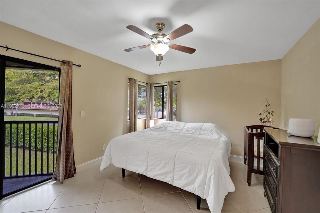 Image 16 of property listing at 8119 NW 17th Mnr 8119, Plantation, FL 33322
