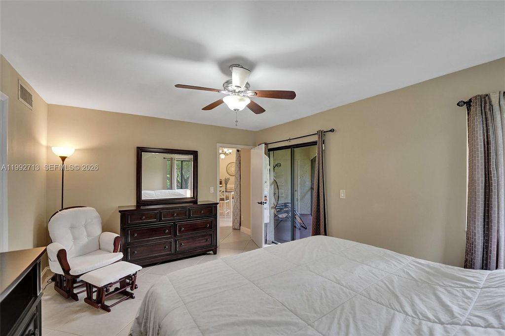 Image 17 of property listing at 8119 NW 17th Mnr 8119, Plantation, FL 33322