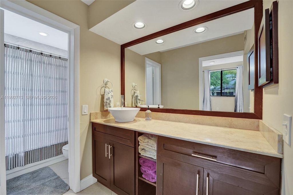 Image 18 of property listing at 8119 NW 17th Mnr 8119, Plantation, FL 33322