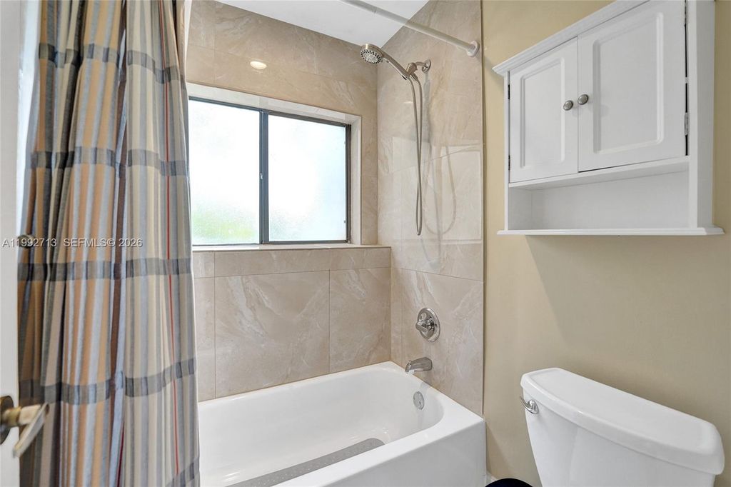 Image 19 of property listing at 8119 NW 17th Mnr 8119, Plantation, FL 33322