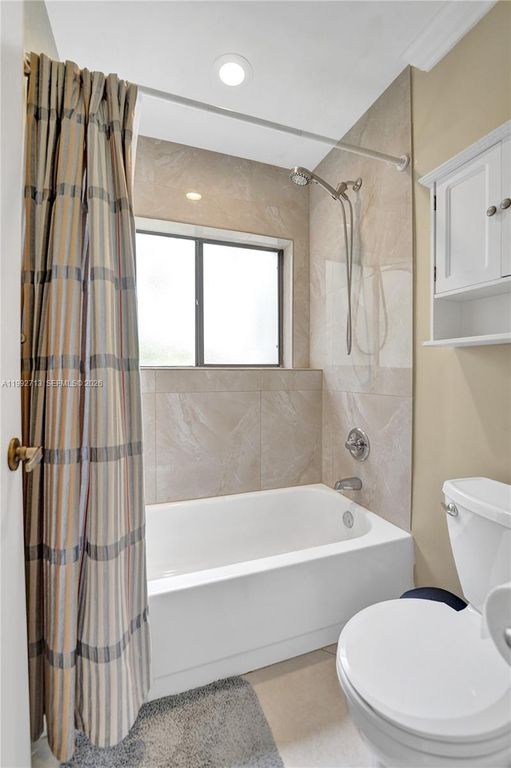 Image 20 of property listing at 8119 NW 17th Mnr 8119, Plantation, FL 33322