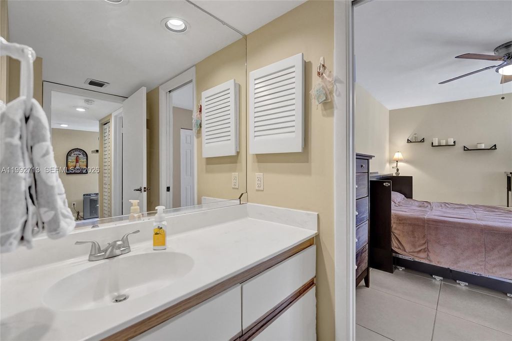 Image 30 of property listing at 8119 NW 17th Mnr 8119, Plantation, FL 33322