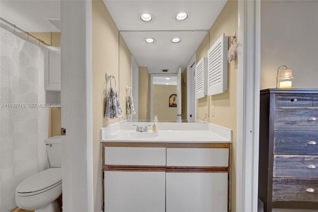 Image 31 of property listing at 8119 NW 17th Mnr 8119, Plantation, FL 33322