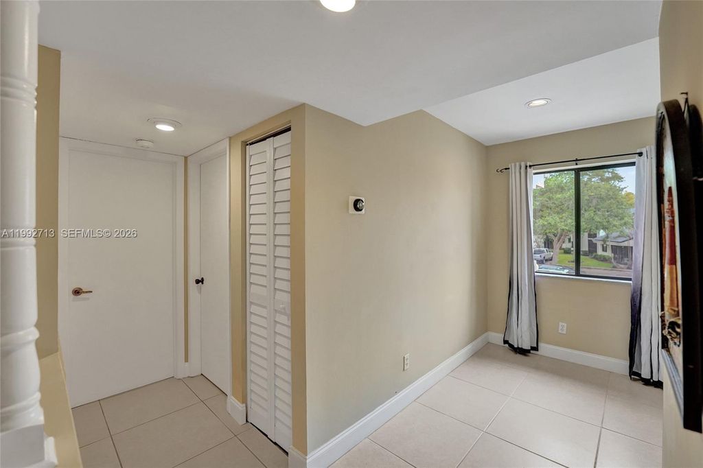 Image 35 of property listing at 8119 NW 17th Mnr 8119, Plantation, FL 33322