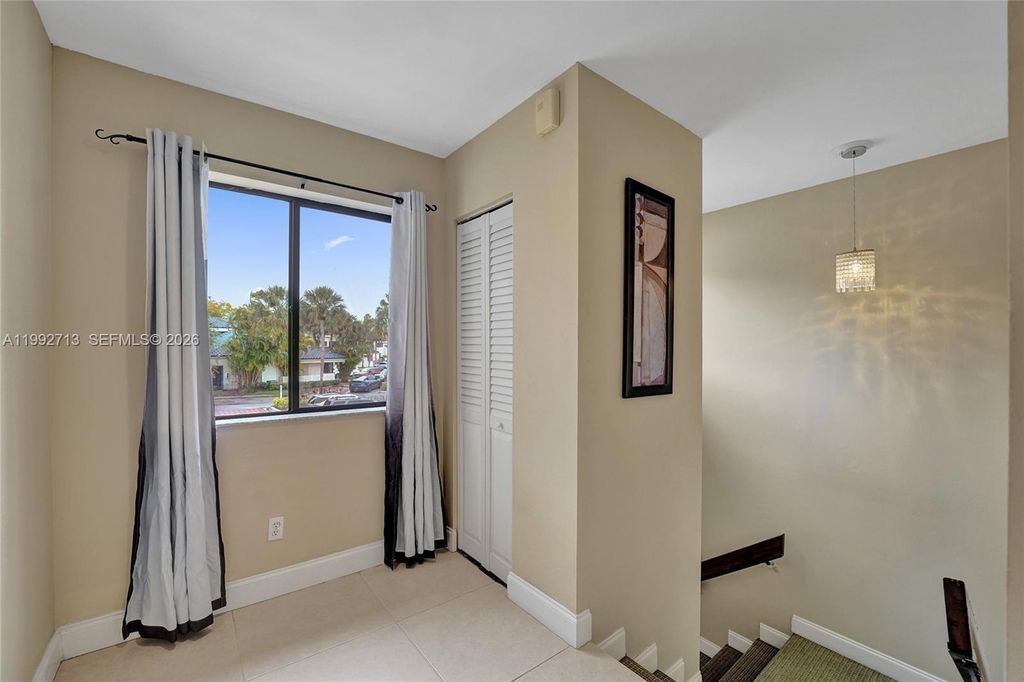 Image 37 of property listing at 8119 NW 17th Mnr 8119, Plantation, FL 33322