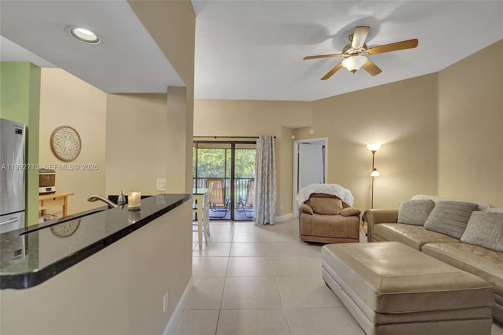 Image 38 of property listing at 8119 NW 17th Mnr 8119, Plantation, FL 33322