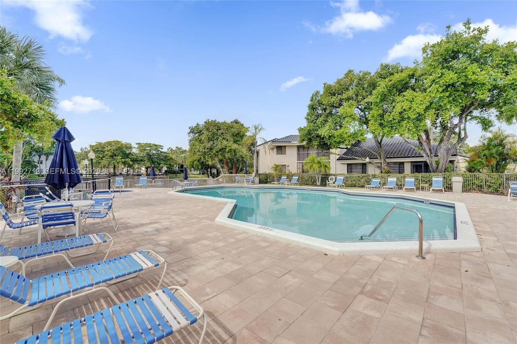 Image 45 of property listing at 8119 NW 17th Mnr 8119, Plantation, FL 33322