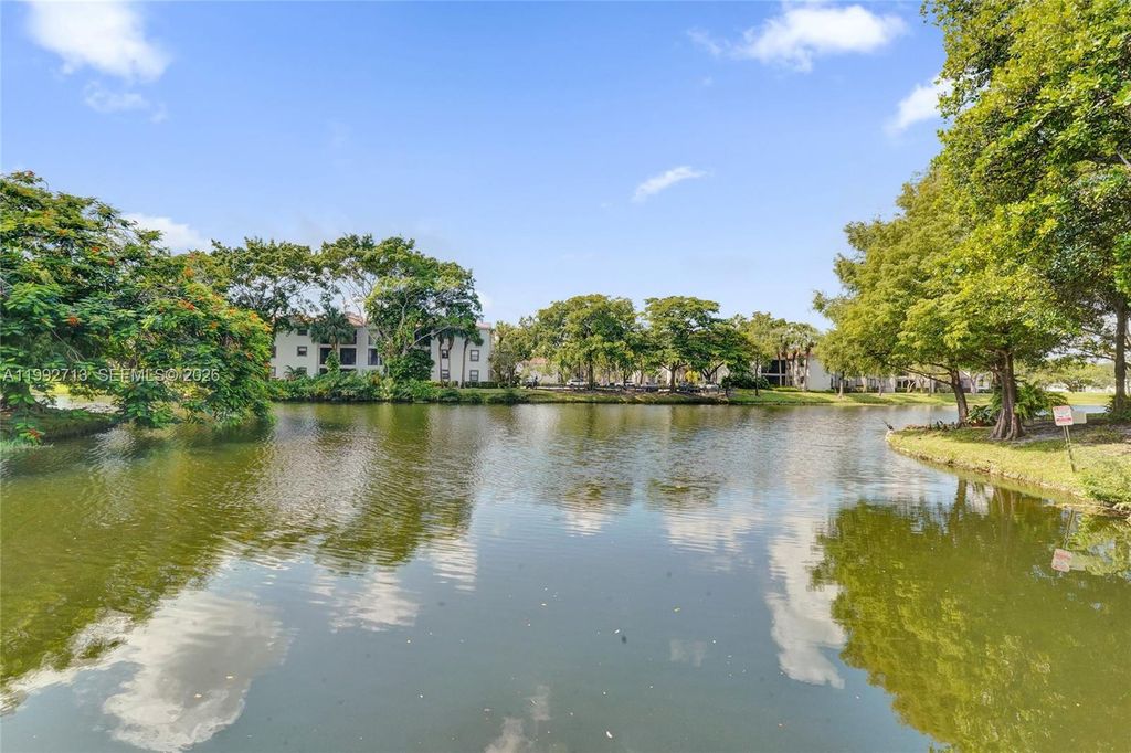 Image 50 of property listing at 8119 NW 17th Mnr 8119, Plantation, FL 33322