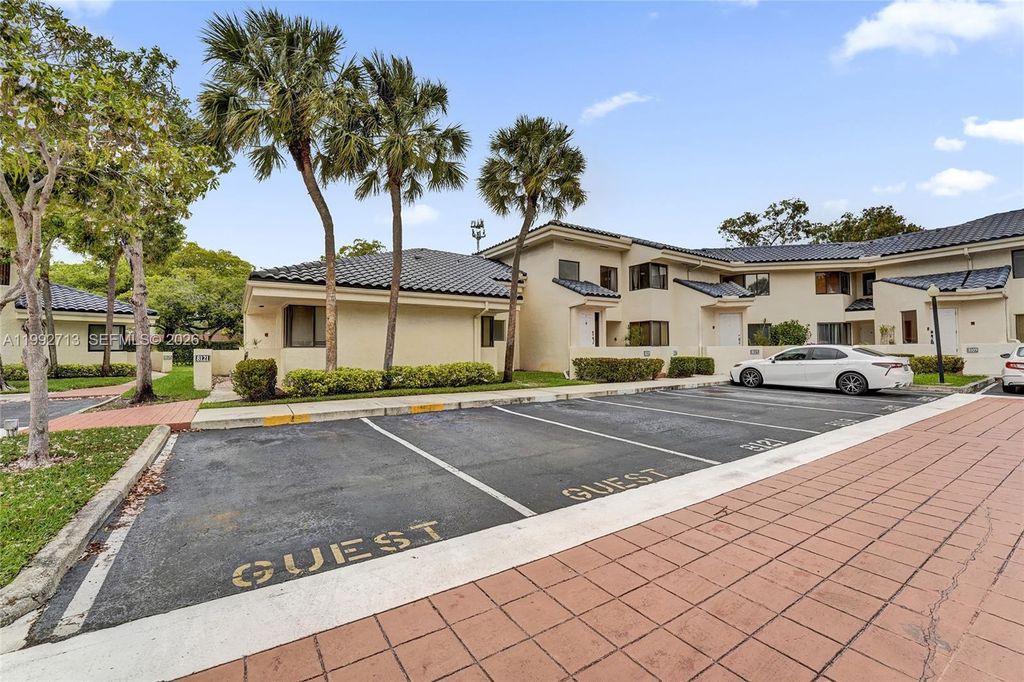 Image 53 of property listing at 8119 NW 17th Mnr 8119, Plantation, FL 33322