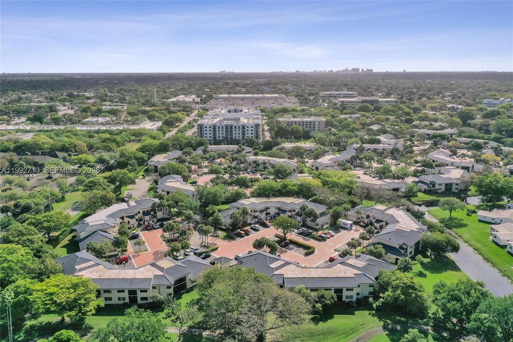 Image 57 of property listing at 8119 NW 17th Mnr 8119, Plantation, FL 33322