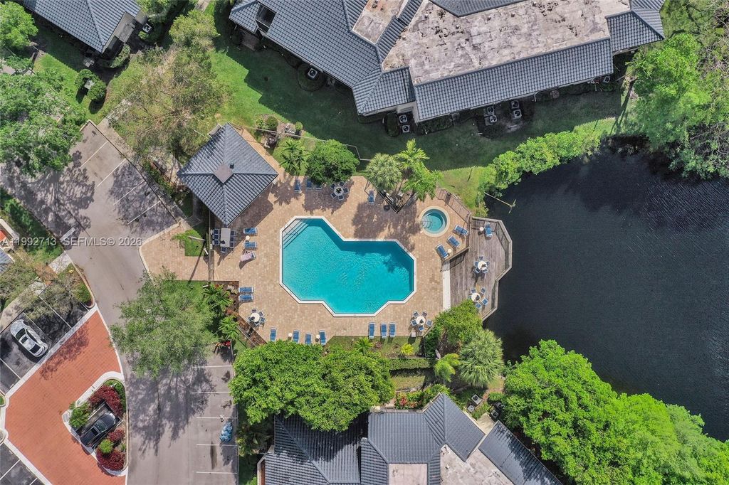 Image 59 of property listing at 8119 NW 17th Mnr 8119, Plantation, FL 33322