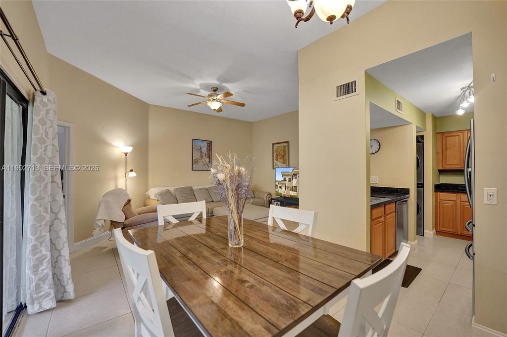 Image 9 of property listing at 8119 NW 17th Mnr 8119, Plantation, FL 33322