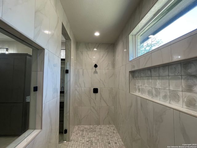 399 Bauer Lane, Castroville, TX 78009