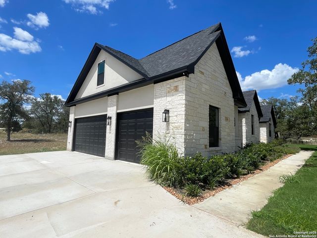 399 Bauer Lane, Castroville, TX 78009