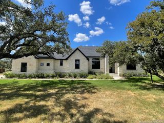 399 Bauer Lane, Castroville, TX 78009