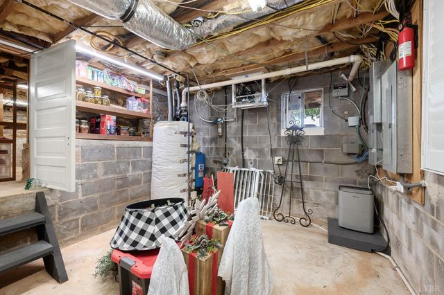 14431 Wyatts Way, Huddleston, VA 24104